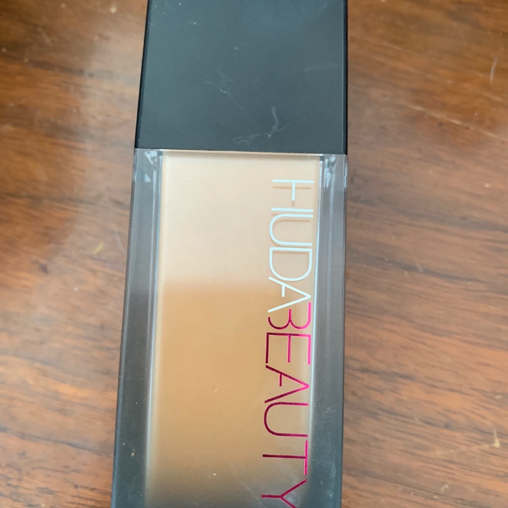 Huda beauty foundation
